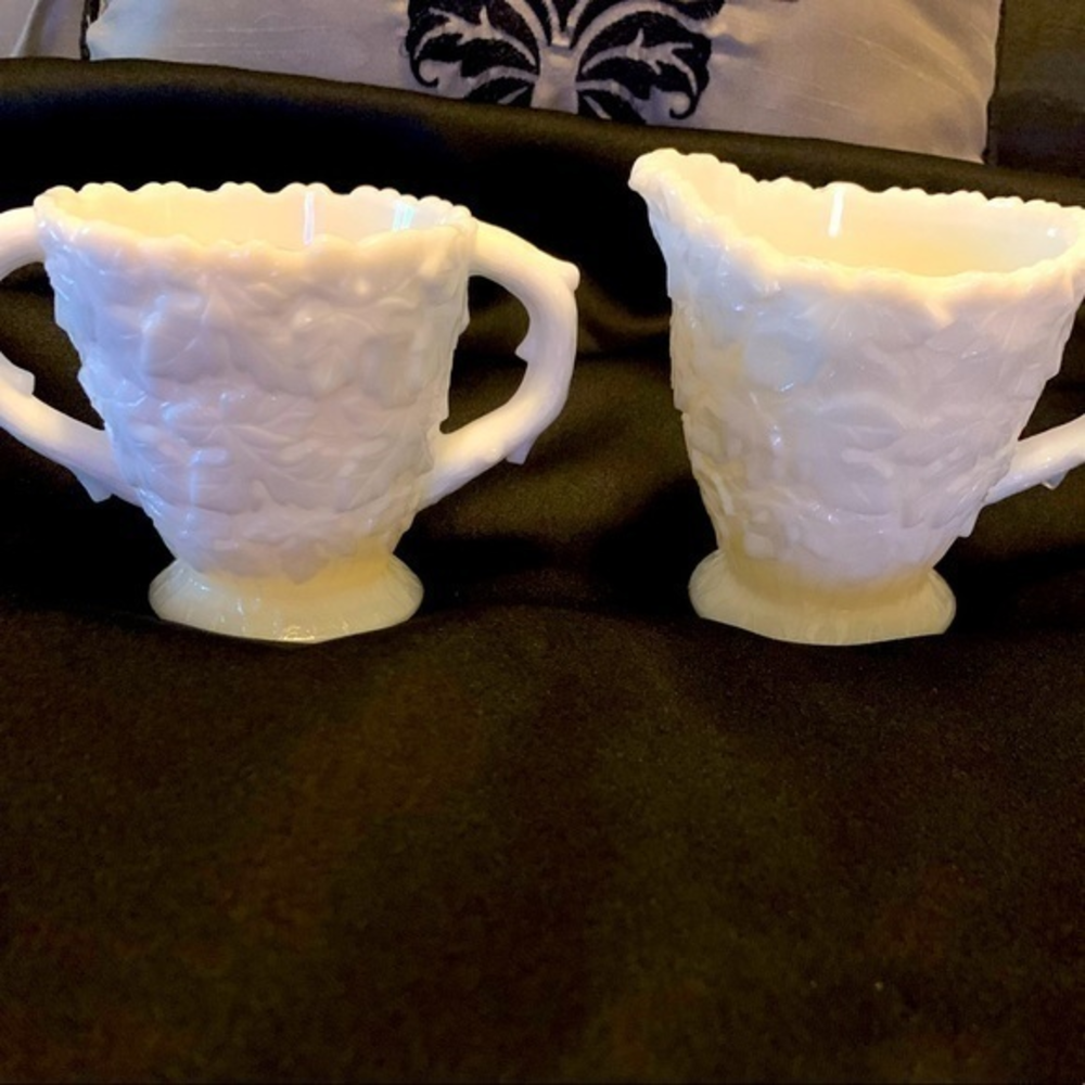 Vintage‎ Westmoreland Bramble maple leaf white milk glass cream & sugar set